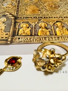 Vintage Gold grape Ring by Sara Coventry- Red Gem Pendant Avon - Women Jewelry